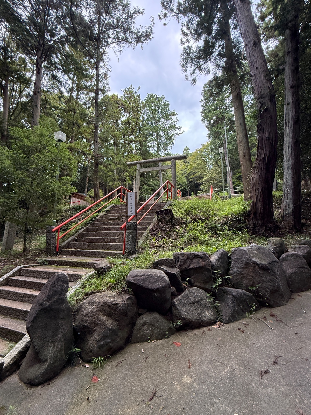 六所皇大神宮霊跡（六所神社）｜天照大神が腰掛けた磐座、筑波山南麓の伊勢代拝所