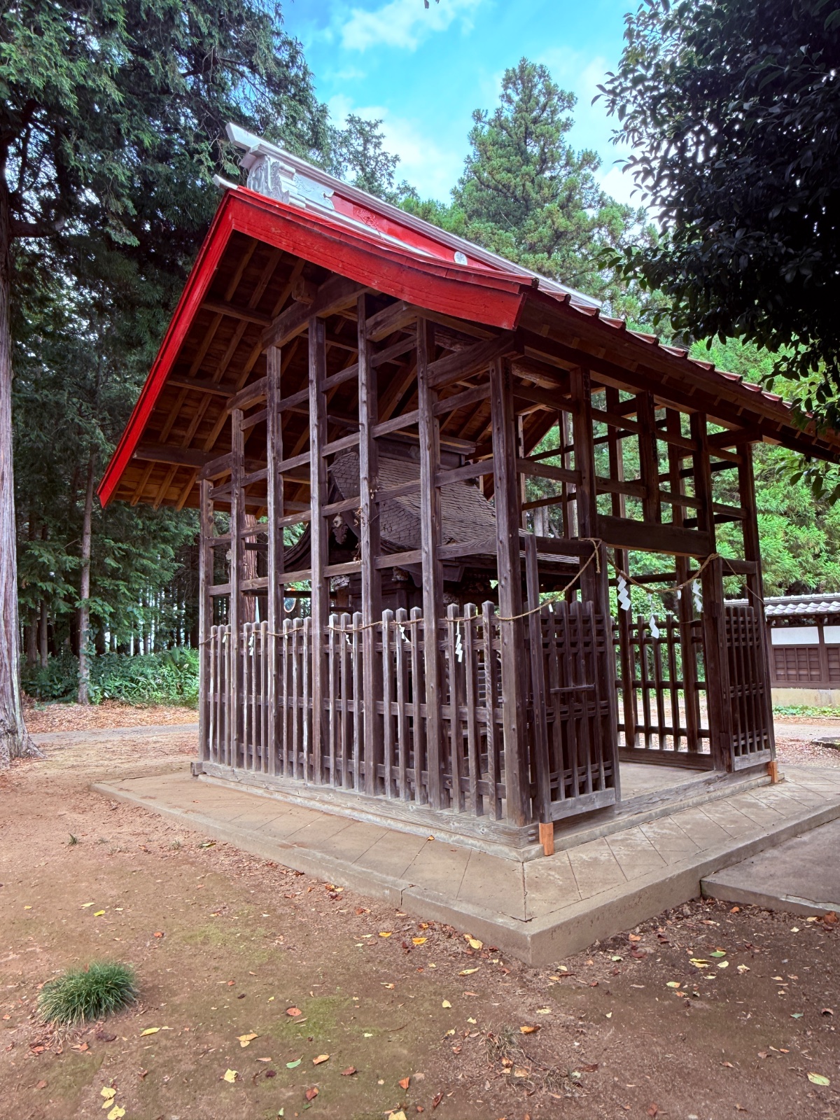 八幡神社（上菅間）｜蚕の女神と武神が並ぶ社
