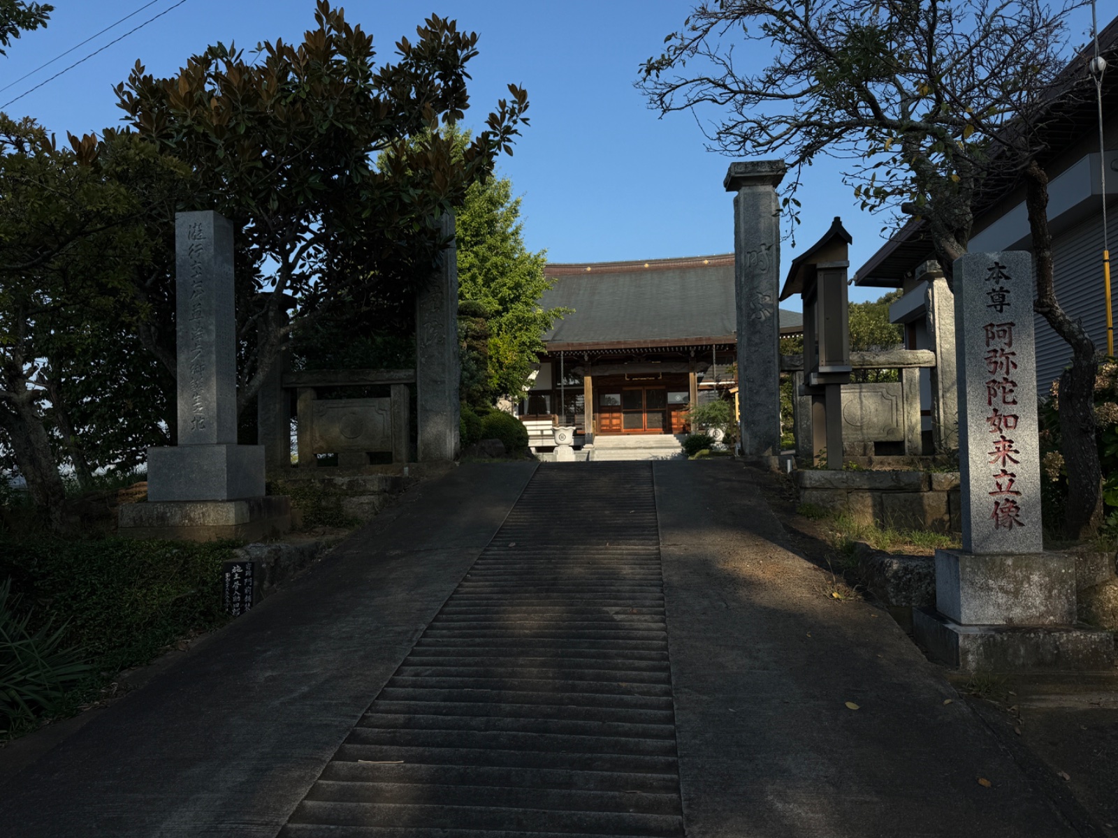無量院｜多気義幹の菩提を阿弥陀が抱く時宗の丘