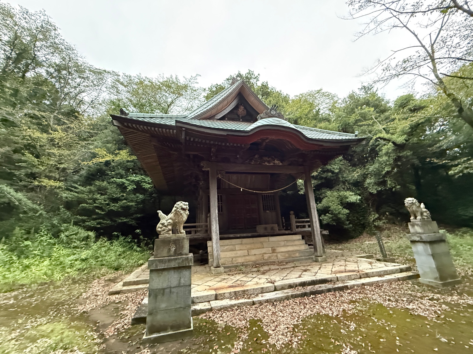 熊野神社｜山裾に静かに置かれた熊野神社